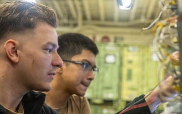 HSC 21, Boxer Sailors Conduct Maintenance