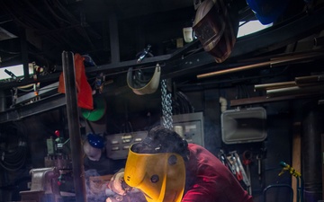 USS Boxer HT’s Conduct Maintenance