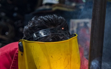 USS Boxer HT’s Conduct Maintenance