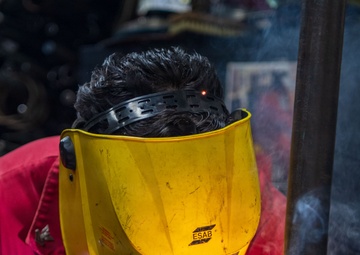 USS Boxer HT’s Conduct Maintenance