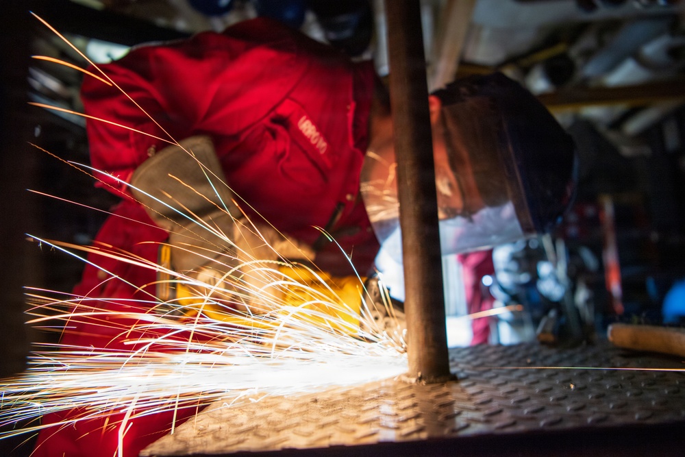 USS Boxer HT’s Conduct Maintenance