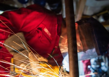 USS Boxer HT’s Conduct Maintenance