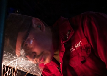 USS Boxer HT’s Conduct Maintenance