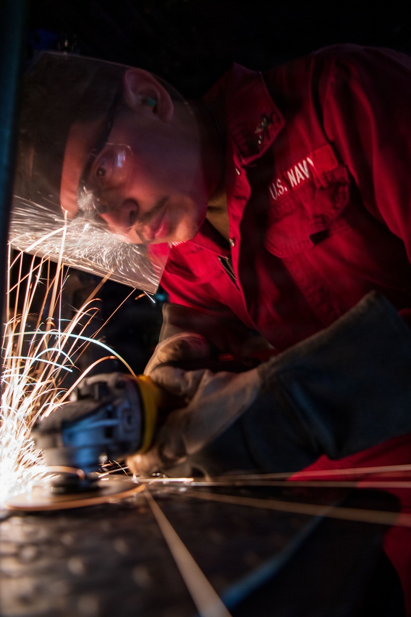 USS Boxer HT’s Conduct Maintenance