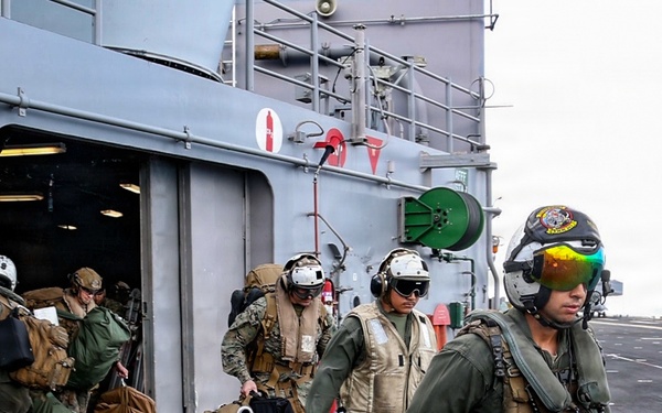 22nd MEU(SOC) | Offload Operations aboard USS Iwo Jima
