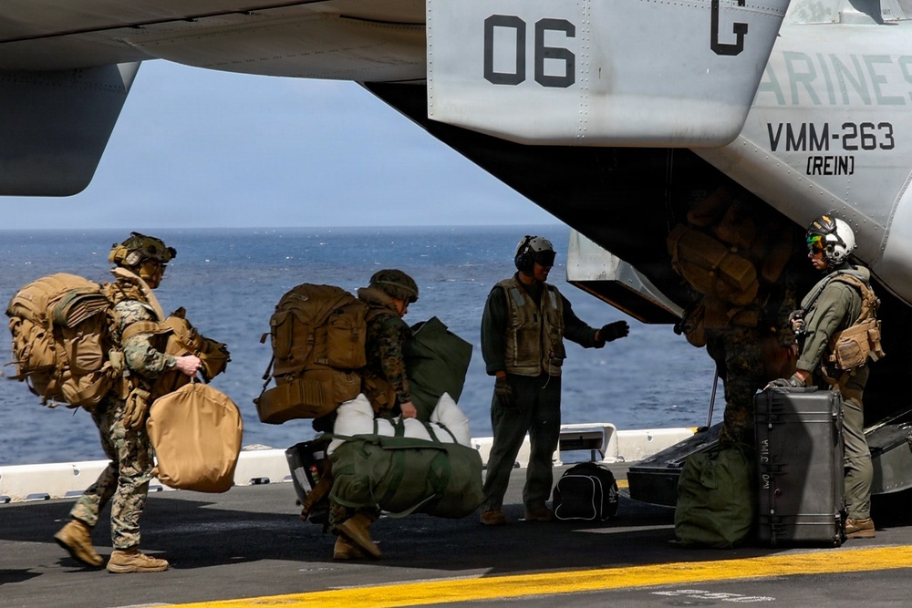 22nd MEU(SOC) | Offload Operations aboard USS Iwo Jima