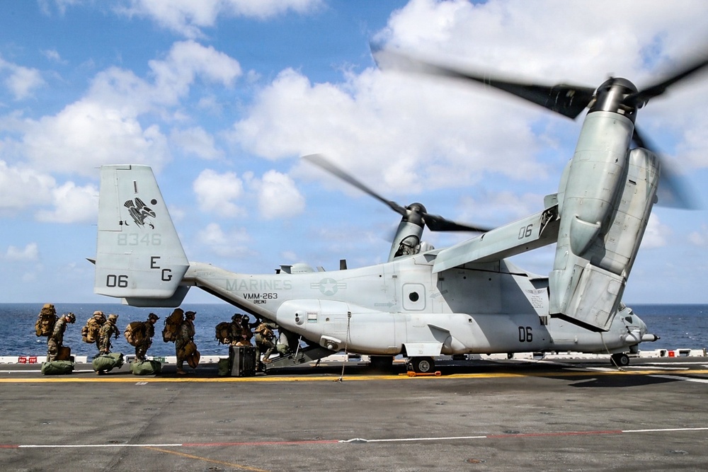 22nd MEU(SOC) | Offload Operations aboard USS Iwo Jima
