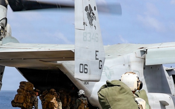 22nd MEU(SOC) | Offload Operations aboard USS Iwo Jima