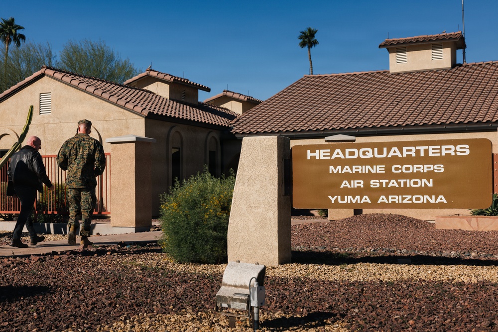Sen. Kelly Visits MCAS Yuma