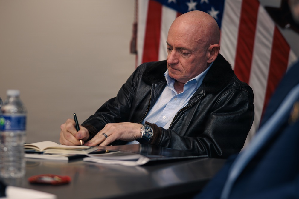 Sen. Kelly Visits MCAS Yuma