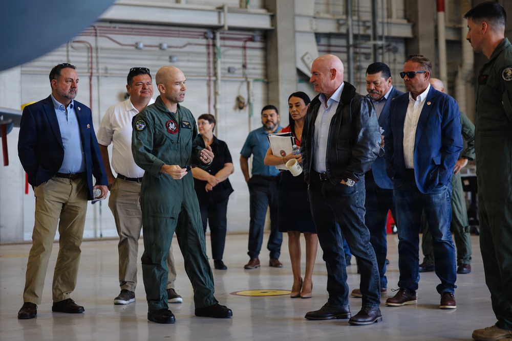 Sen. Kelly Visits MCAS Yuma