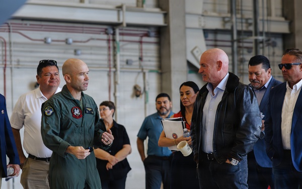 Sen. Kelly Visits MCAS Yuma