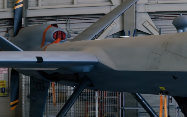 Sen. Kelly Visits MCAS Yuma