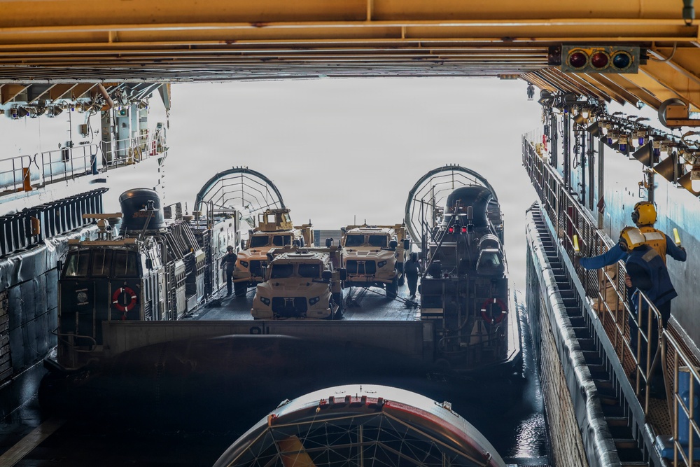 Ashland Conducts Operations from the Sea in CG26