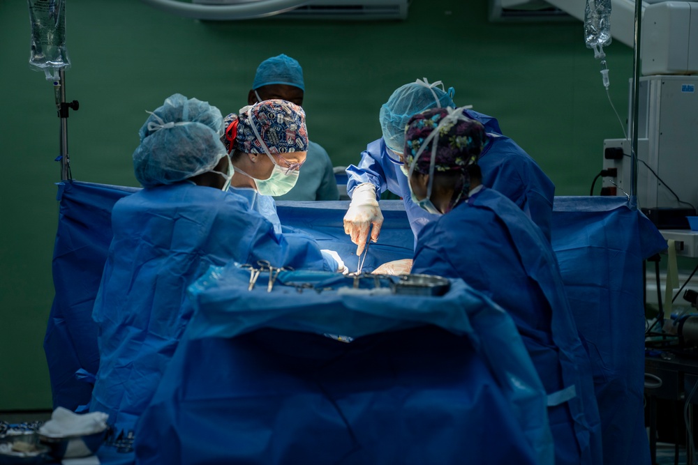 Reserve physician assistant brings surgical capability to LAMAT in Saint Kitts and Nevis