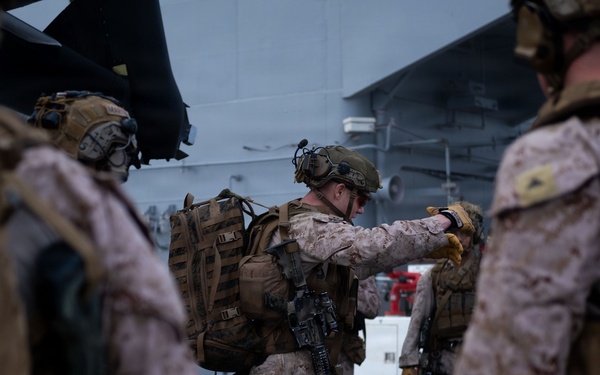 11th MEU Conducts Fast Rope Drills Aboard USS Boxer