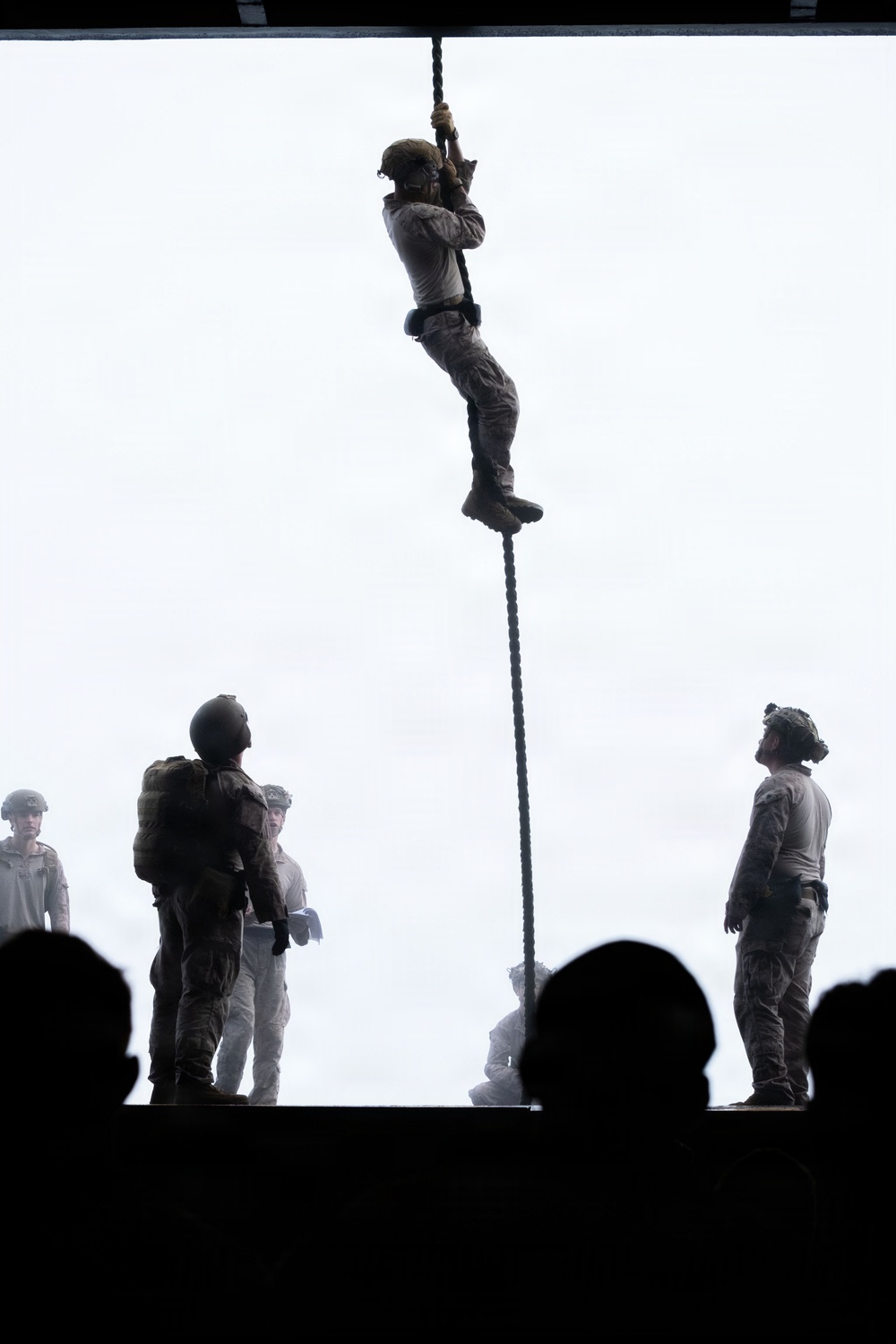 11th MEU Conducts Fast Rope Drills Aboard USS Boxer