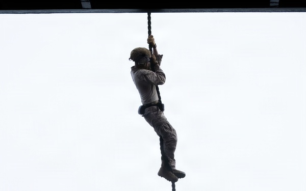 11th MEU Conducts Fast Rope Drills Aboard USS Boxer