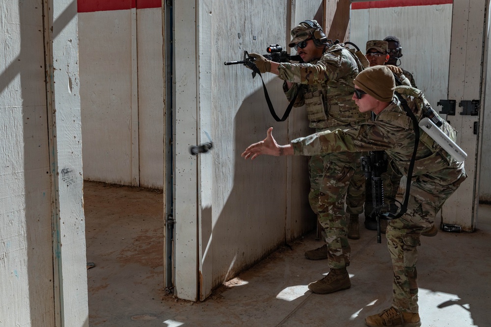 Soldiers and Airmen train in Special Forces Week