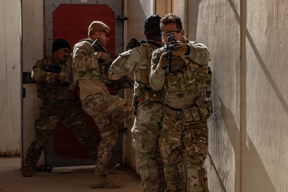 Soldiers and Airmen train in Special Forces Week