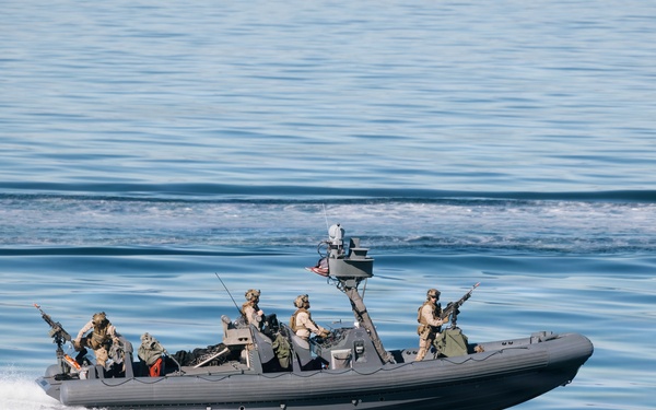 11th MEU Marines, Sailors Conduct VBSS Exercise
