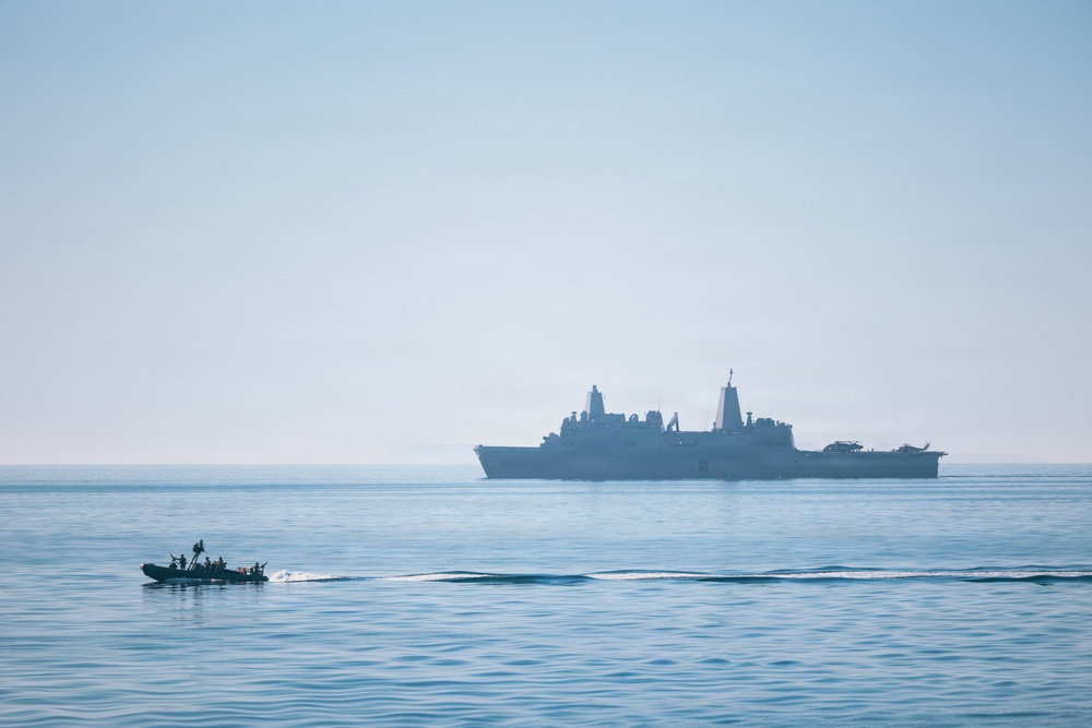 11th MEU Marines, Sailors Conduct VBSS Exercise