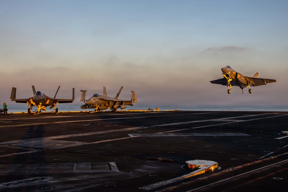 USS Abraham Lincoln (CVN 72) Sunset Flight Ops