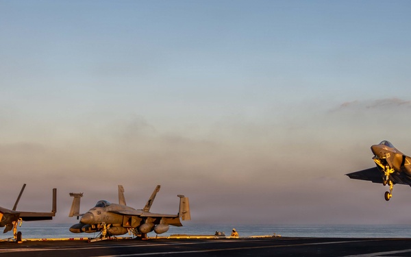 USS Abraham Lincoln (CVN 72) Sunset Flight Ops