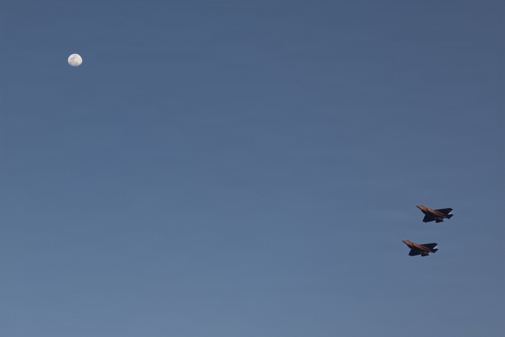 USS Abraham Lincoln (CVN 72) Sunset Flight Ops