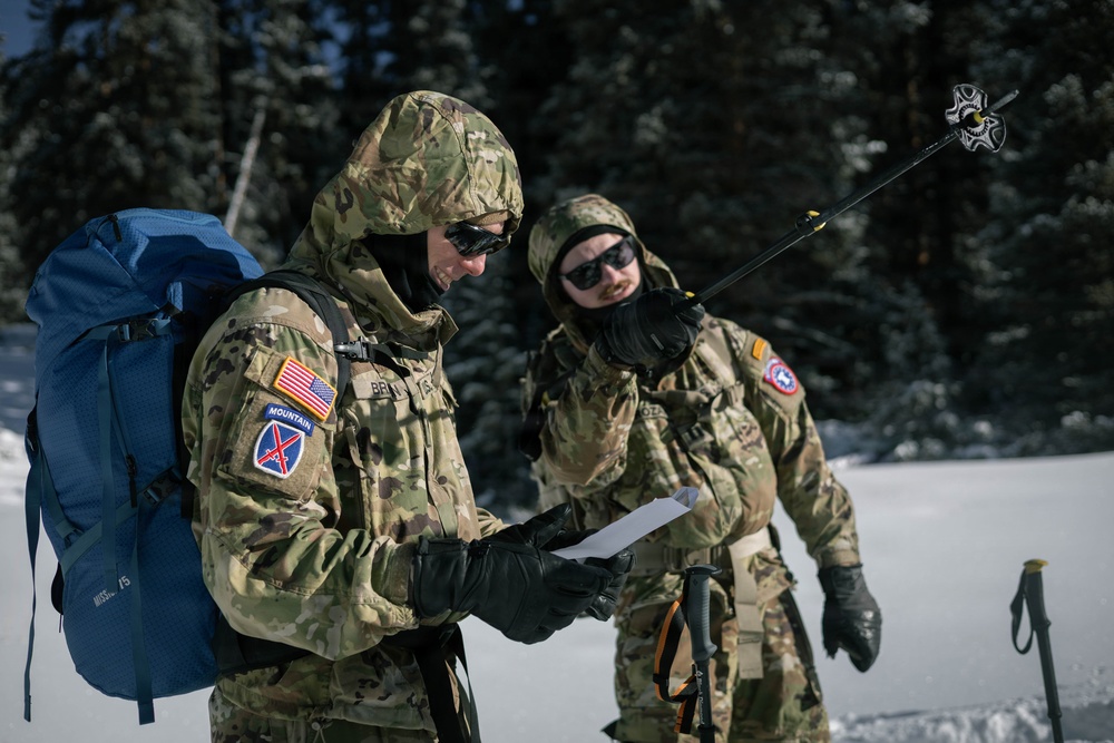 10th MTN DIV and Ski Patrol train on Avalanches