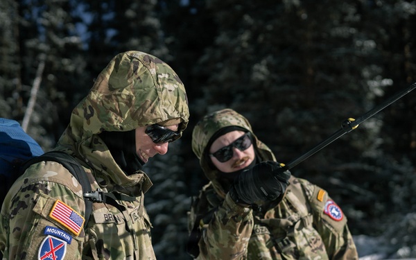 10th MTN DIV and Ski Patrol train on Avalanches