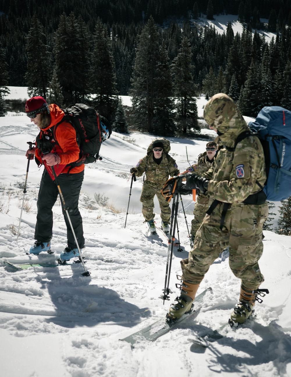 10th MTN DIV and Ski Patrol train on Avalanches
