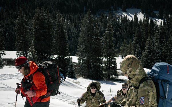 10th MTN DIV and Ski Patrol train on Avalanches