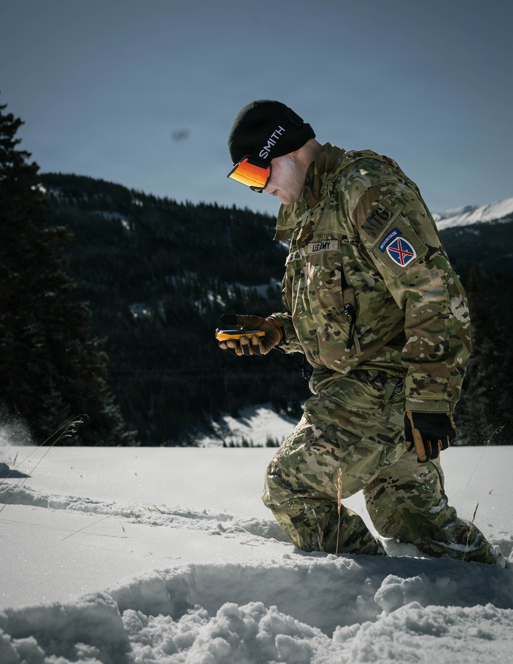 10th MTN DIV and Ski Patrol train on Avalanches
