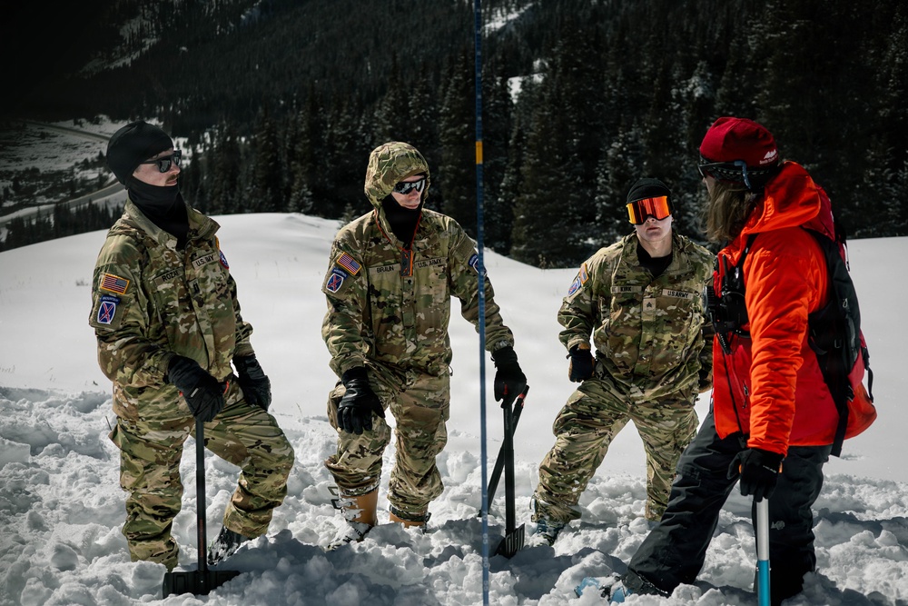 10th MTN DIV and Ski Patrol train on Avalanches