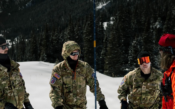 10th MTN DIV and Ski Patrol train on Avalanches