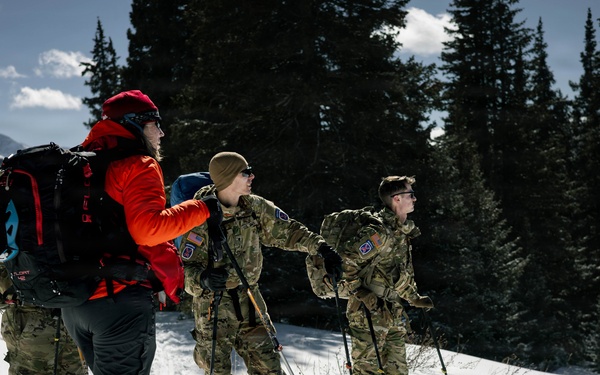 10th MTN DIV and Ski Patrol train on Avalanches