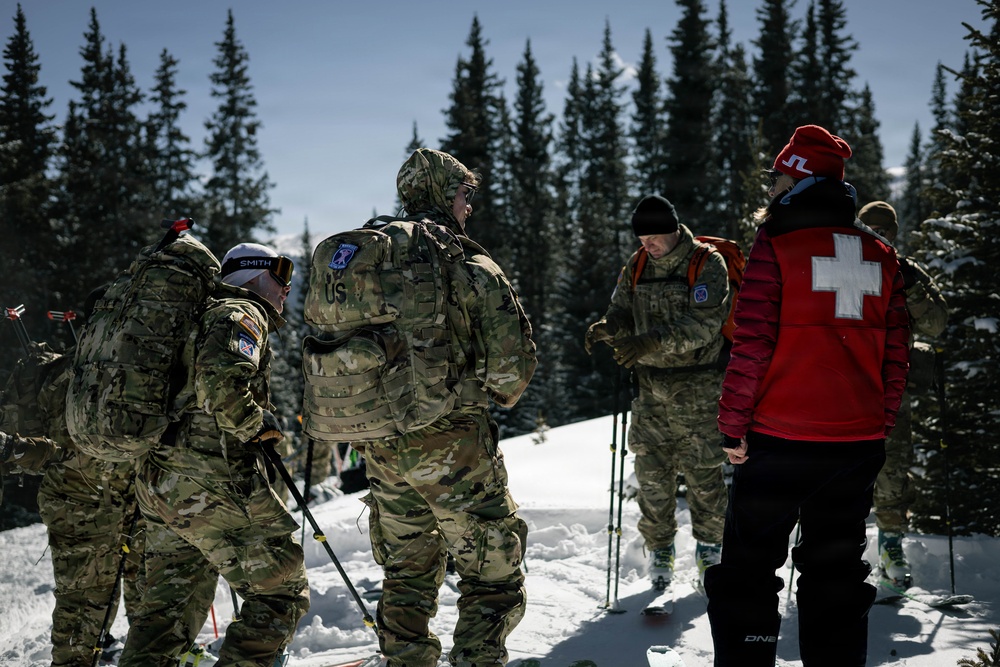 10th MTN DIV and Ski Patrol train on Avalanches