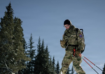 10th MTN DIV and Ski Patrol train on Avalanches