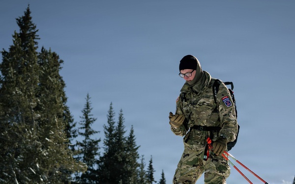 10th MTN DIV and Ski Patrol train on Avalanches