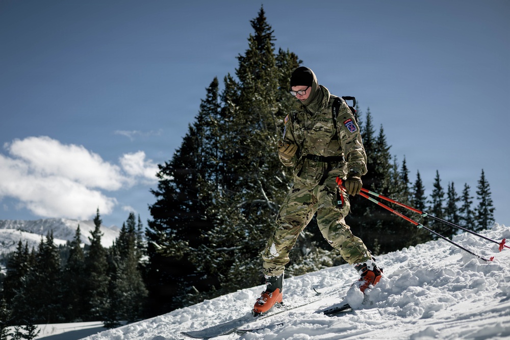 10th MTN DIV and Ski Patrol train on Avalanches