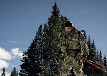 10th MTN DIV and Ski Patrol train on Avalanches