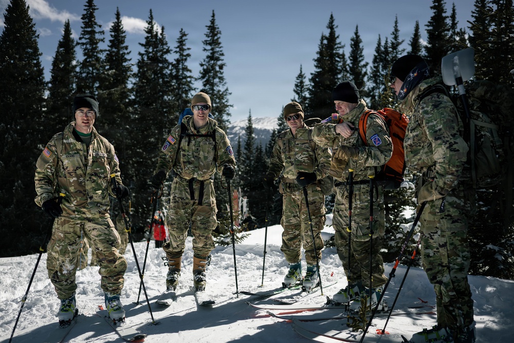 10th MTN DIV and Ski Patrol train on Avalanches
