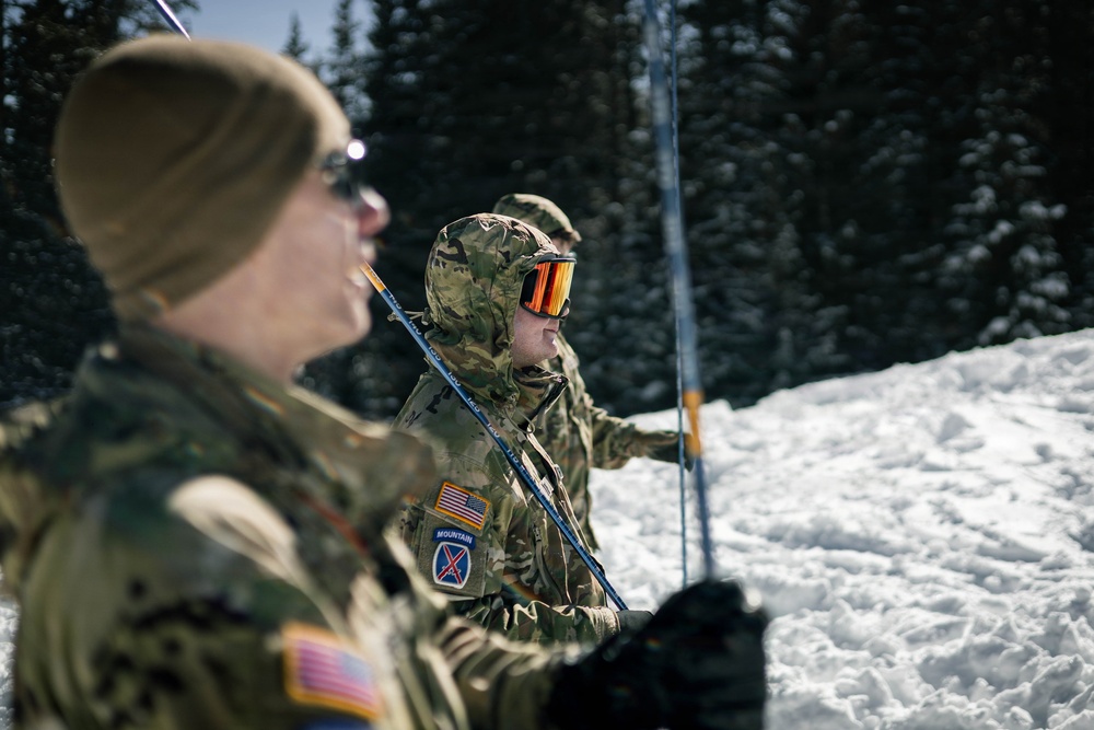 10th MTN DIV and Ski Patrol train on Avalanches