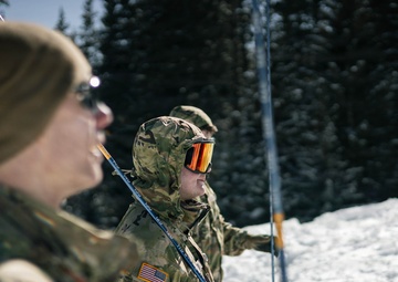 10th MTN DIV and Ski Patrol train on Avalanches
