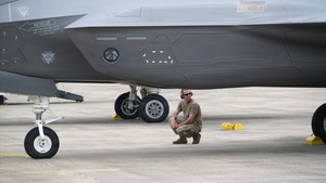 AFN Naples Radio News - Aviano Tri-Service Medical Course & Alabama National Guard Leaders Visit 214th Military Police Company