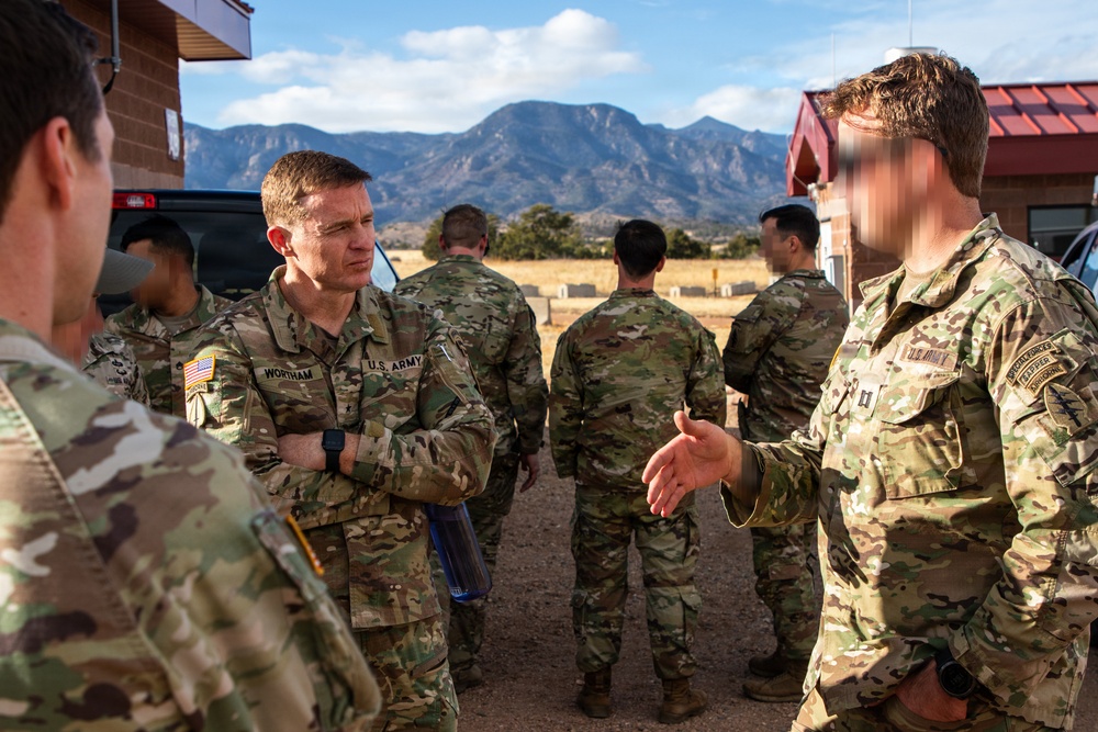 Gen. Wortham vists Advanced Drone Class