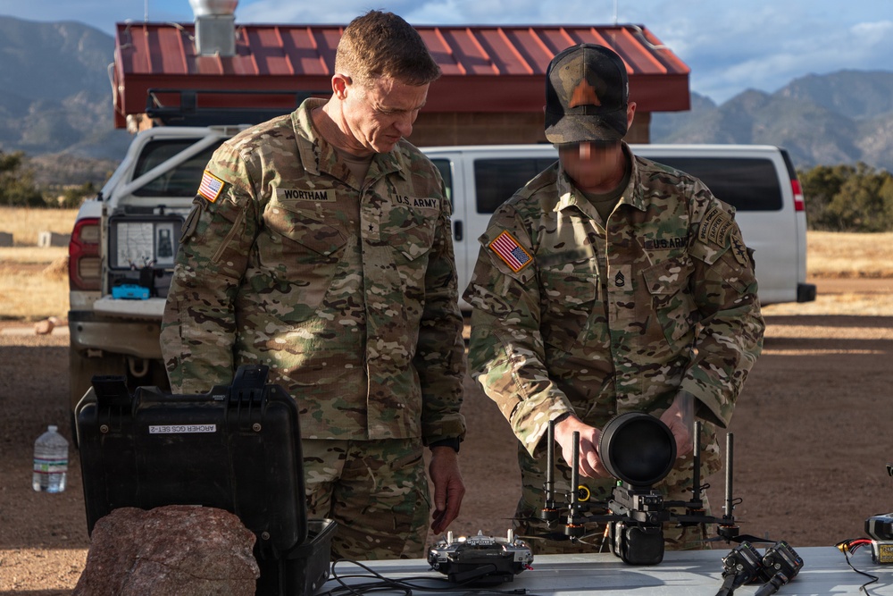Gen. Wortham vists Advanced Drone Class
