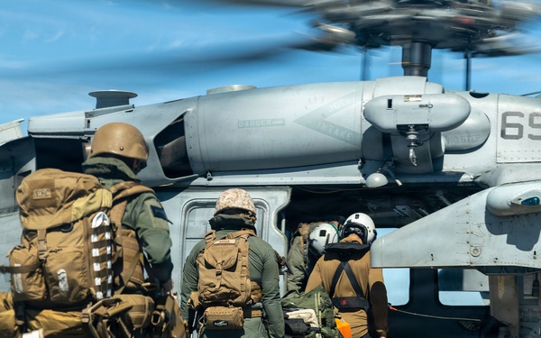 11th MEU Sailors Conduct En Route Care Training Aboard USS Boxer