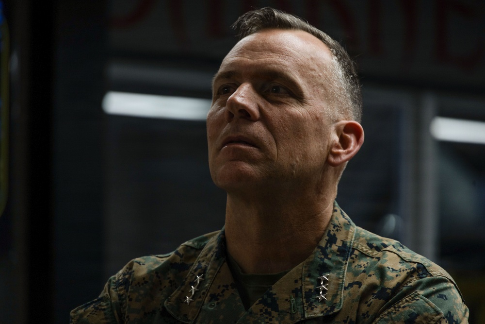Lt. Gen. Austin visits MAG-12 Marines
